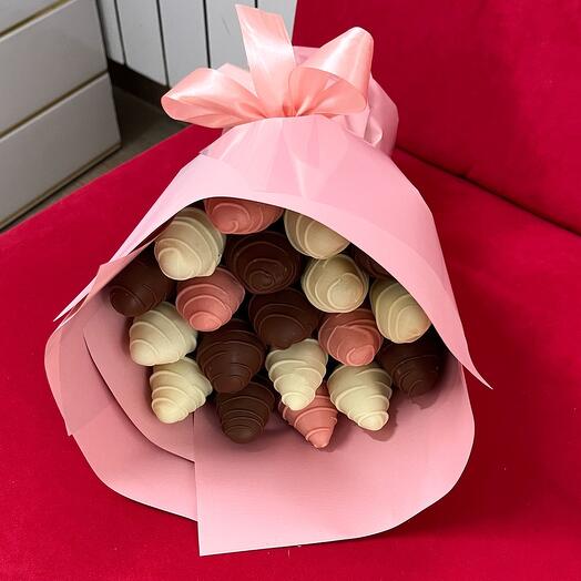 Bouquet of strawberries "Three chocolates" size s