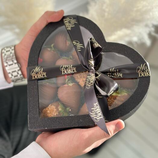 Ссердце premium с клубникой в шоколаде