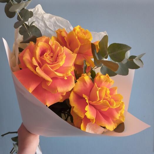 Bouquet of roses and eucalyptus