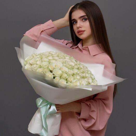 Monobucket of 151 white Kenyan roses in a stylish package