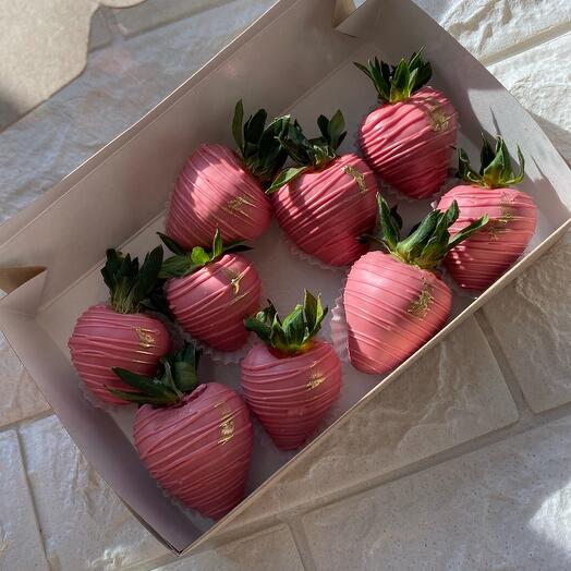 Strawberries in Belgian chocolate with gold