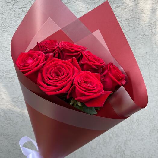 7 red roses in bordeaux