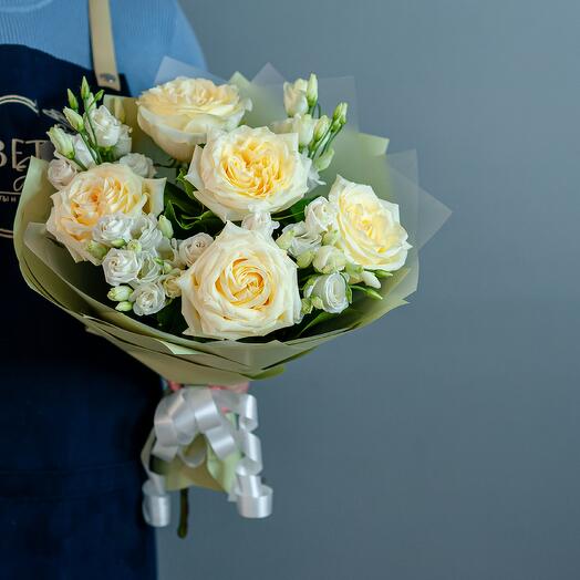 A light bouquet with a peony. rose and Lisianthus 1295f