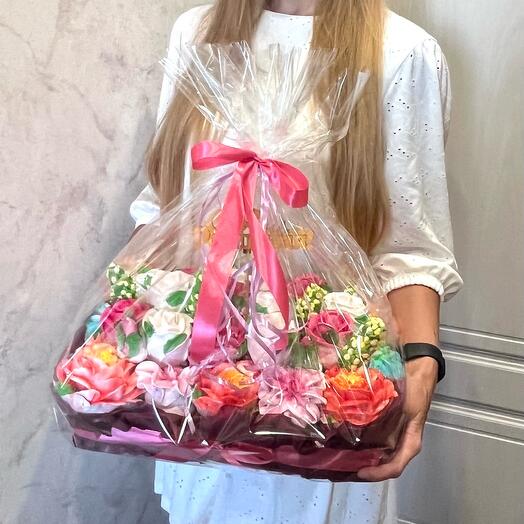 Зефирные цветы в корзине