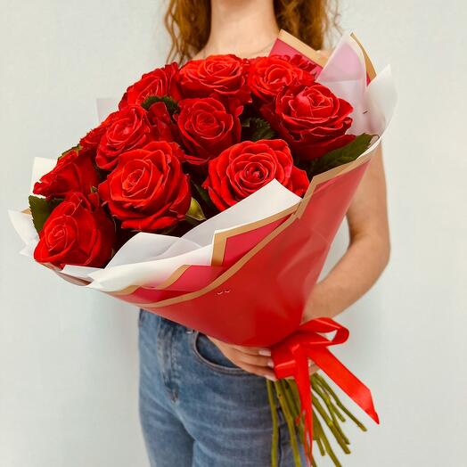 15 scarlet roses