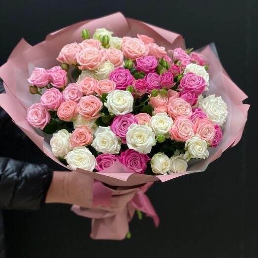 Ramo de rosas de peonía arbustiva
