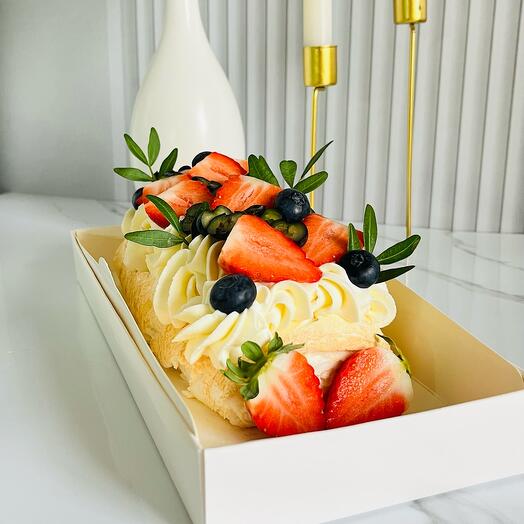 Меренговый рулет с клубникой