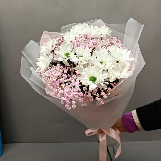 Bouquet of chrysanthemums with gypsophila