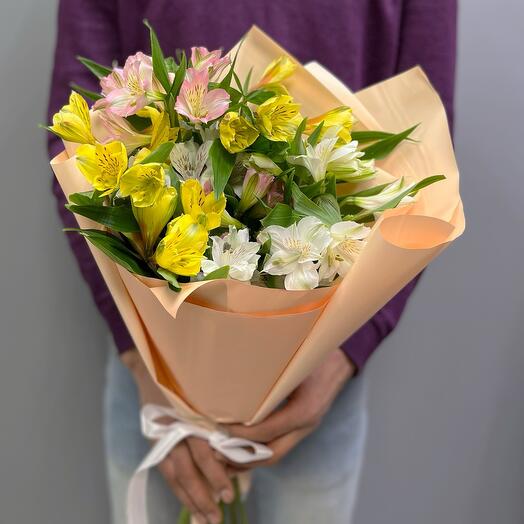 A mix of 9 alstroemeria