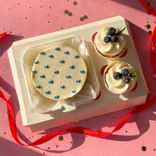 Мини набор для мамы бенто торт с сердечками и 2 капкейка с голубикой 🫐