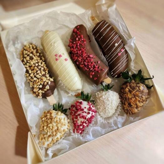 Клубника и бананы в бельгийском шоколаде