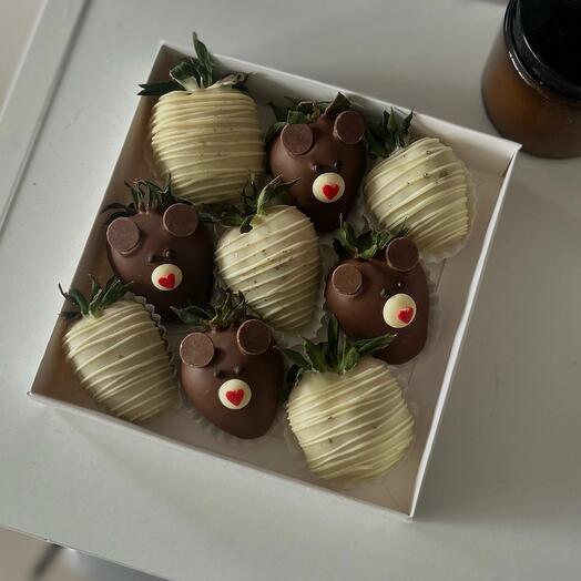 Клубника в шоколаде « мишка»