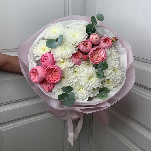 Original bouquet with peony-shaped rose Silva, lace chrysanthemum and fragrant eucalyptus