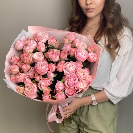 Bouquet of 11 bushy peony-shaped roses