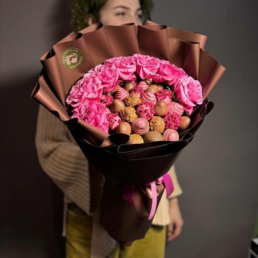 Yaga's Kiss (700g strawberries + peony roses)
