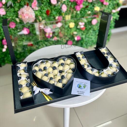 Клубника «LOVE»