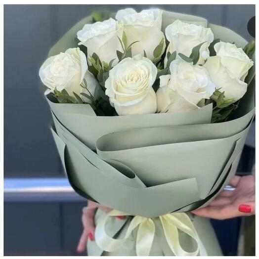Ramo de 7 rosas blancas