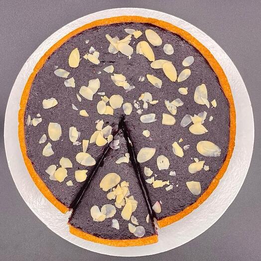 Black currant tart with coconut caramel