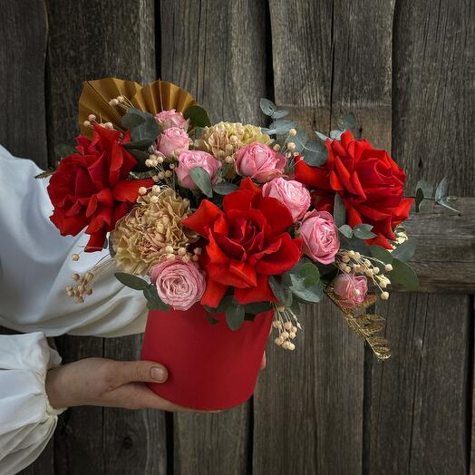 A box with a bright French rose FM202