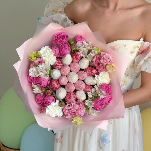 Клубника в шоколаде и цветы