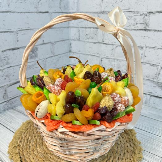 Корзина с сухофруктами «Вессений вкус»