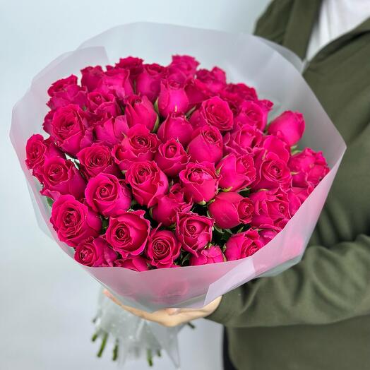 Ramo de 51 rosas carmesí