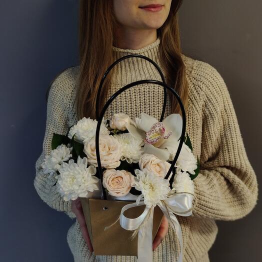 Handbag in light colors