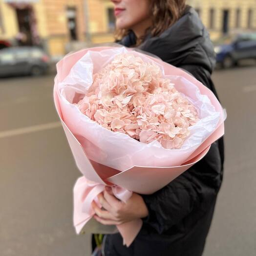 Букет из 3 розовых гортензий
