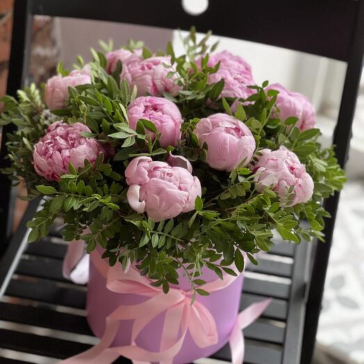 Пионы в сиреневой коробочке ️