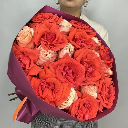 Букет алых роз