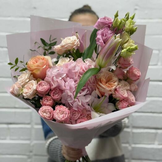 Bouquet of love hydrangea with lily
