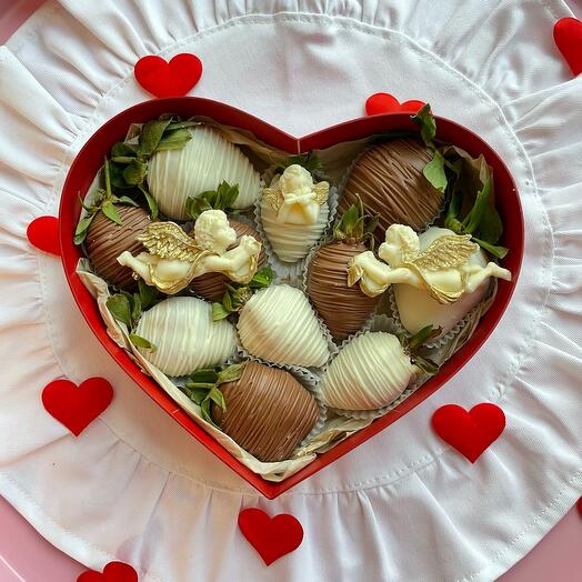 Клубника в шоколаде «Стрела амура»  (10-16 ягод) на день влюбленных