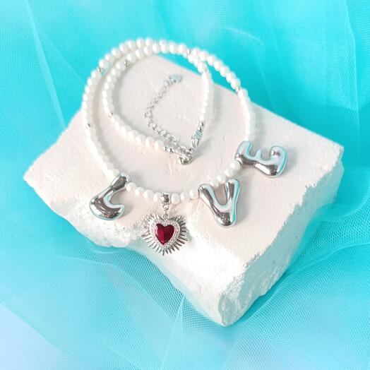 Подарок для любимой колье со словом LOVE