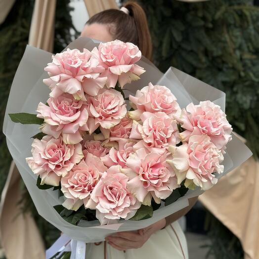 Monobucket of 15 French Pink Mondial roses