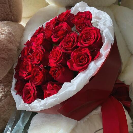 Роза красная