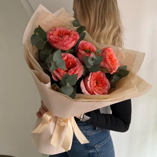 Ramo de rosas en forma de peonía "MANDARIN PREMIUM" con eucalipto fragante