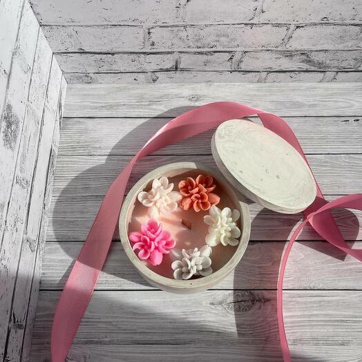 Свеча в гипсовом подсвечнике Сакура