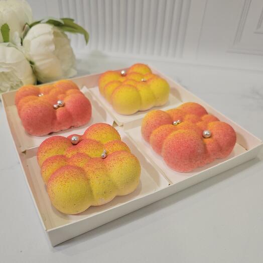 Клубничные муссовые пирожные