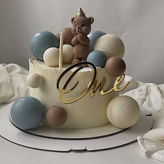 A one-year-old children's cake with a teddy bear