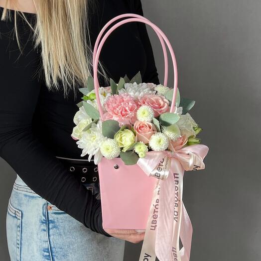 Ніжний букет "квіти в сумочці"