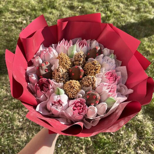 Букет и зефира и клубники страсть