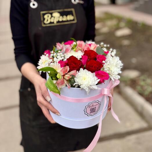 Маленькая коробочка с цветами