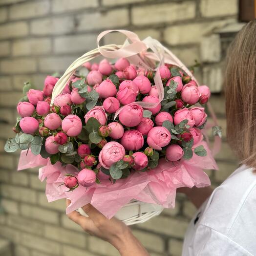 Кустовые пион розы Silva Pink в корзине