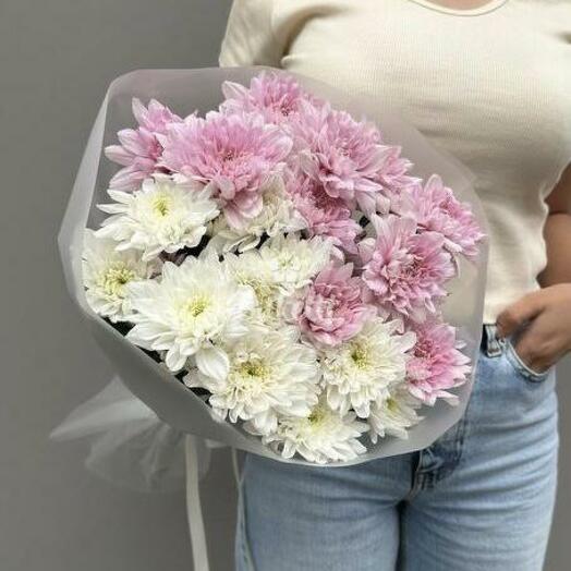 Букет из белых и розовых кустовых Хризантем