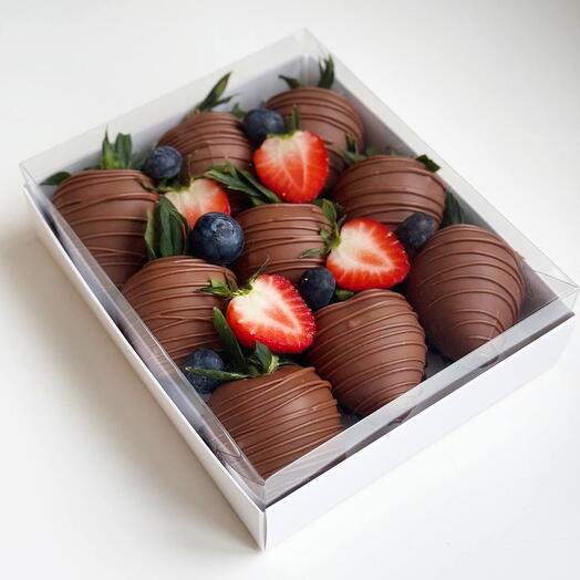 Chocolate-covered strawberries 6-9 berries