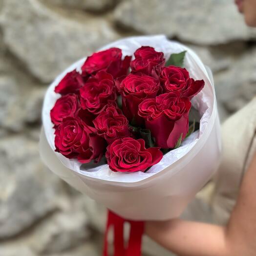 Красные розы 🌹 в упаковке с лентой (11 красных роз )
