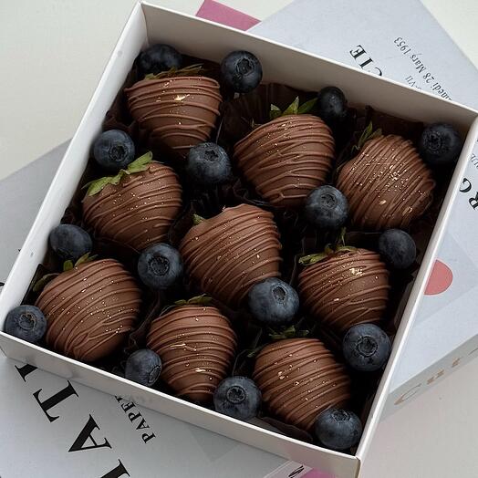 Клубника в шоколаде с голубикой Golden Blueberry, 9 ягод 🫶🏻