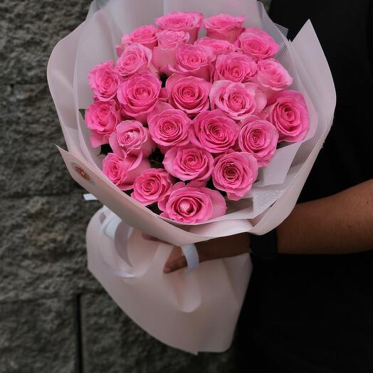 Розовые розы
