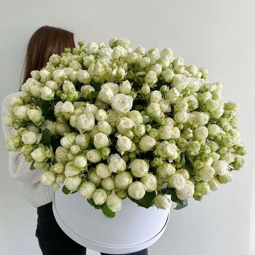 Шляпная коробка с кустовыми розами