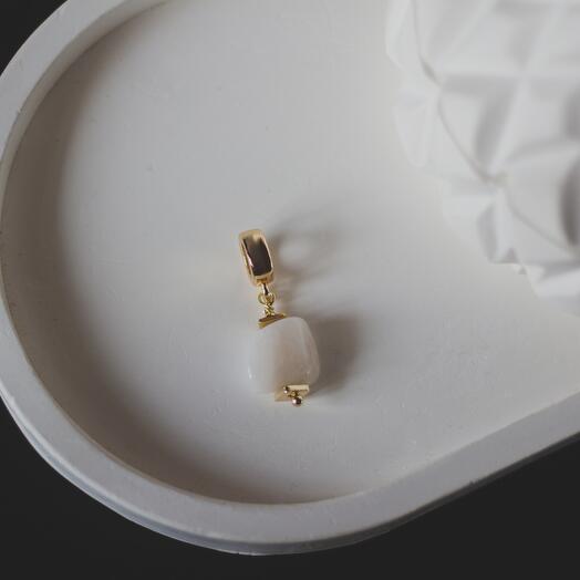 Подвеска-шарм с натуральным лунным камнем